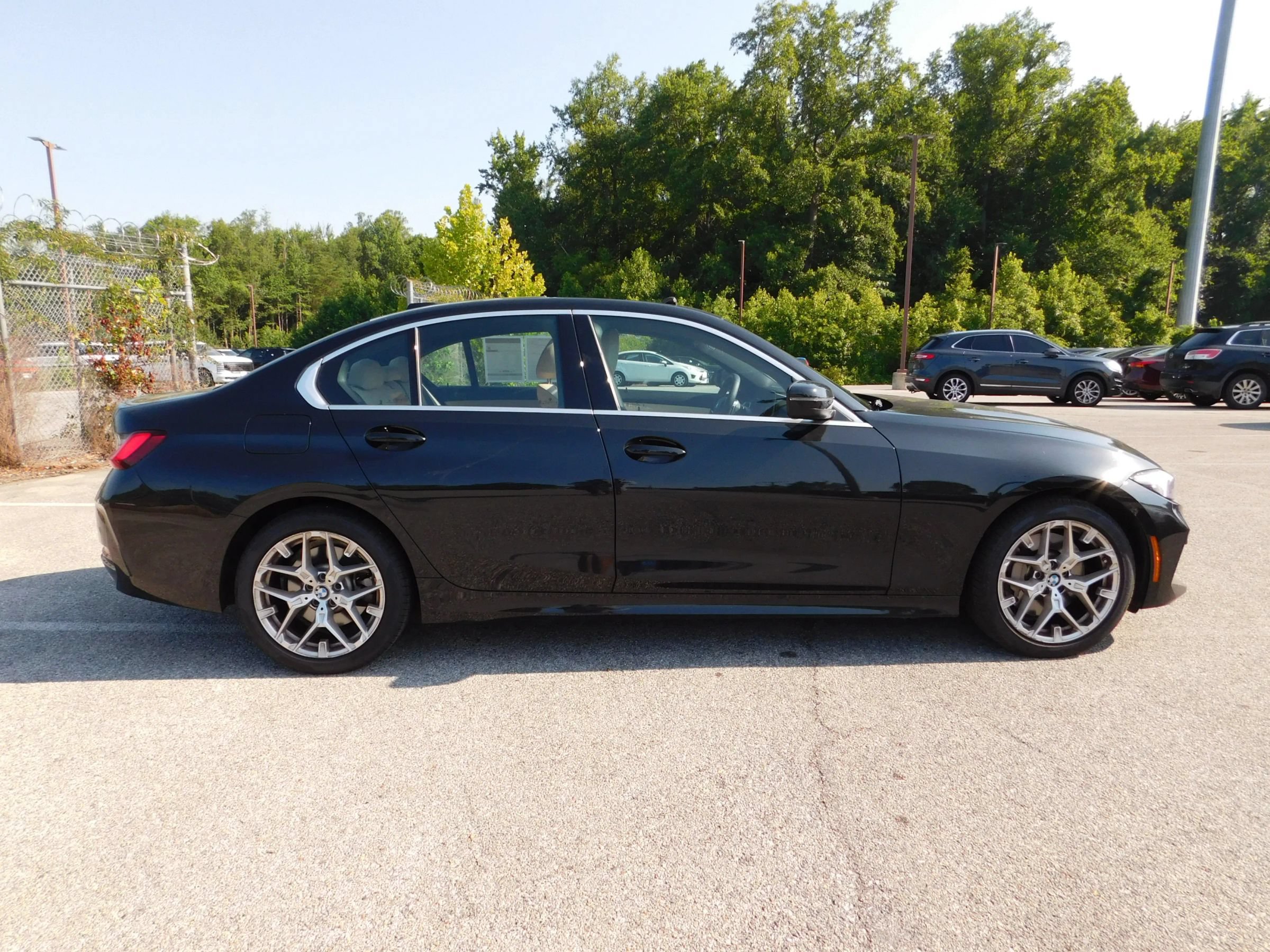 Used 2025 BMW 330i Sedan RWD image 3