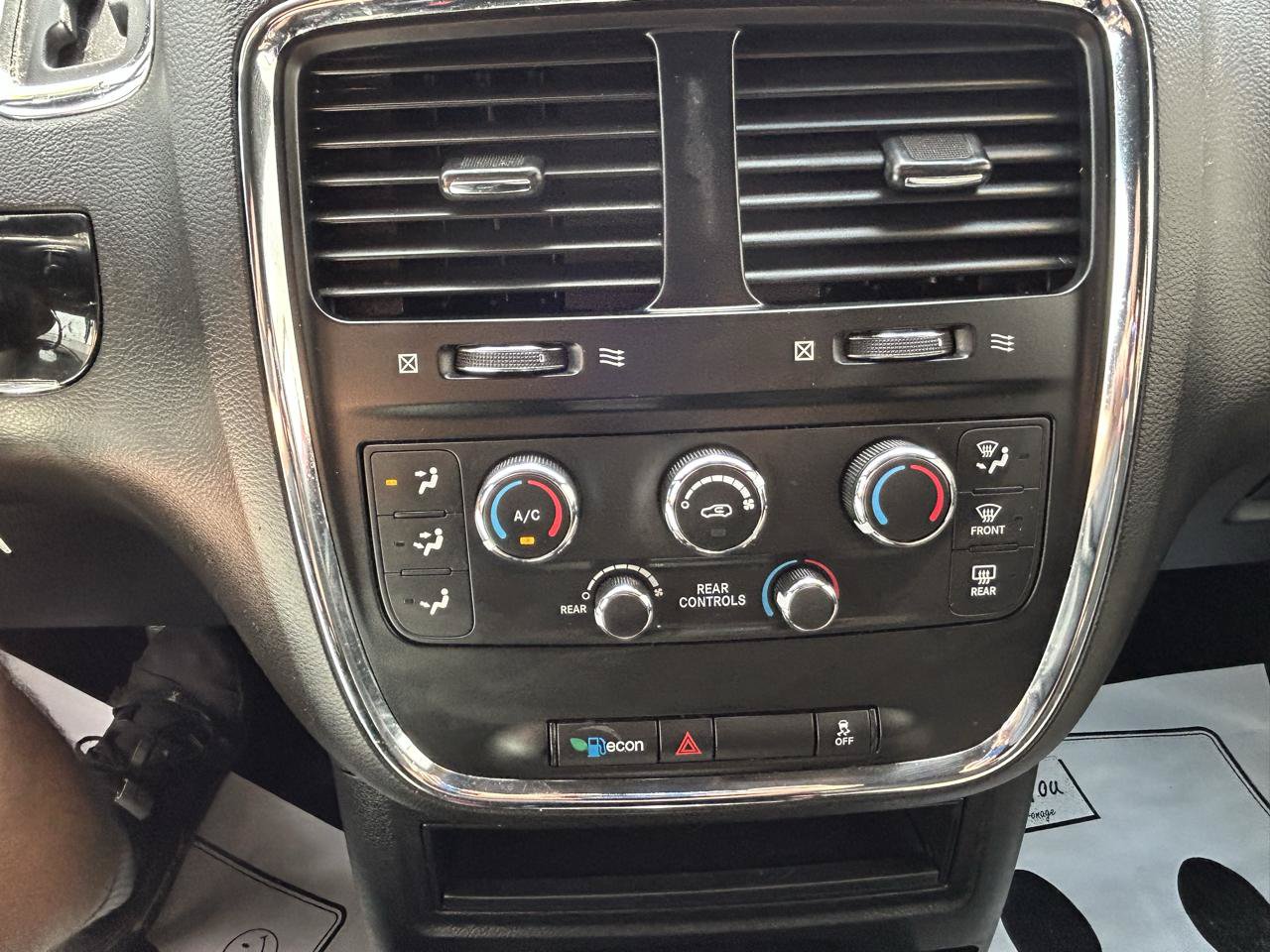 Used 2018 Dodge Grand Caravan SE FWD image 22
