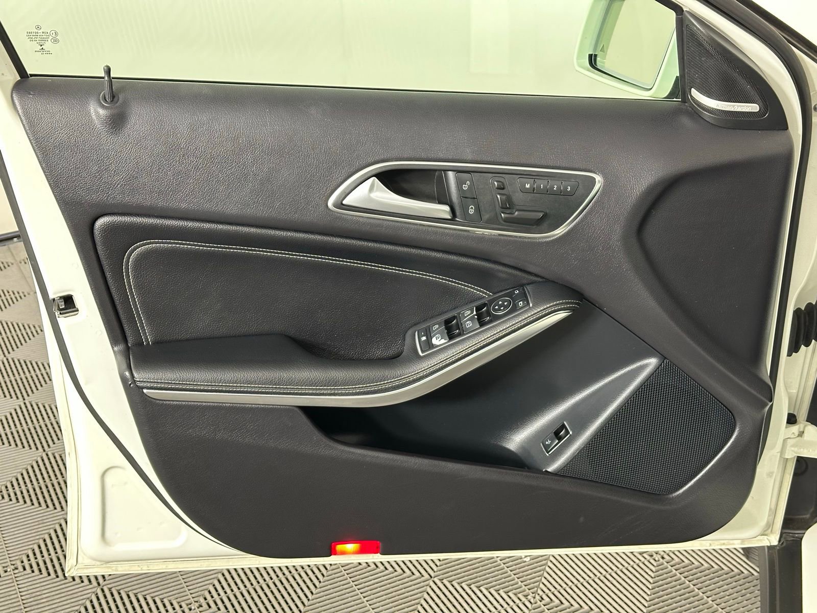 Used 2015 Mercedes-Benz GLA 250 4MATIC image 35