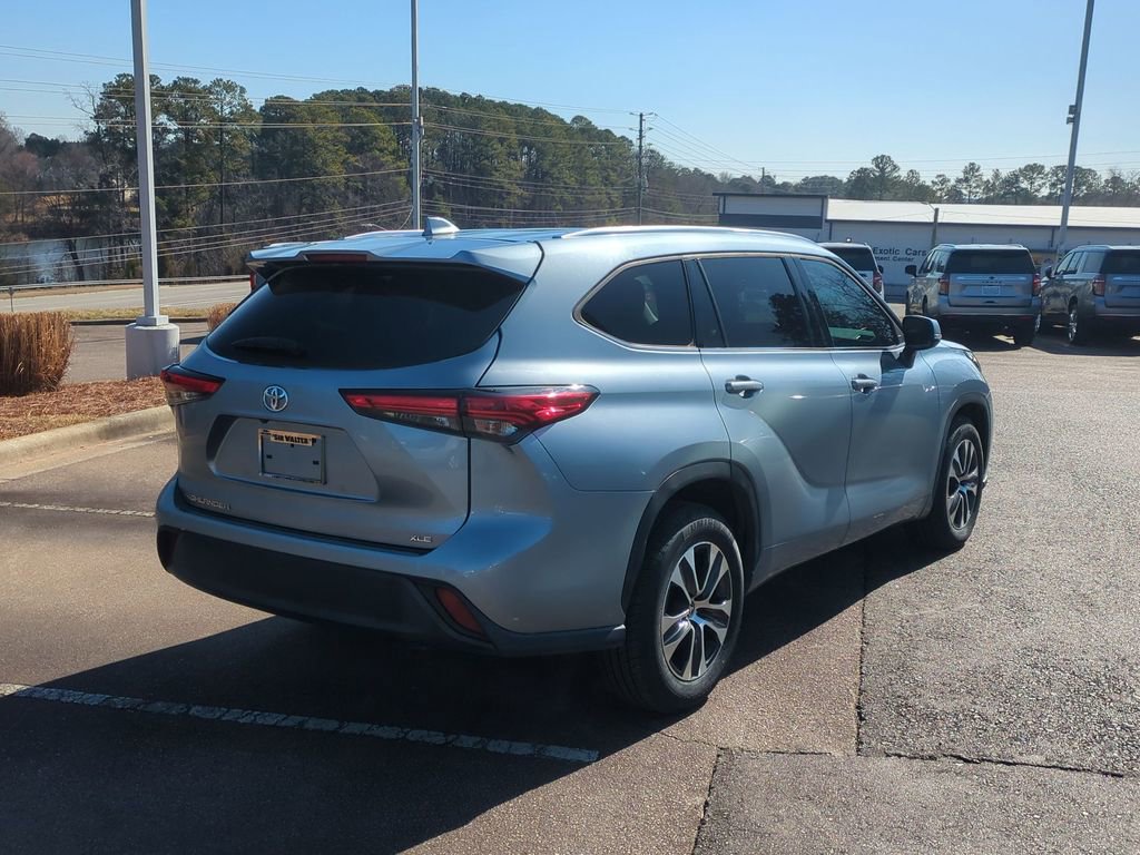 Used 2021 Toyota Highlander XLE image 5