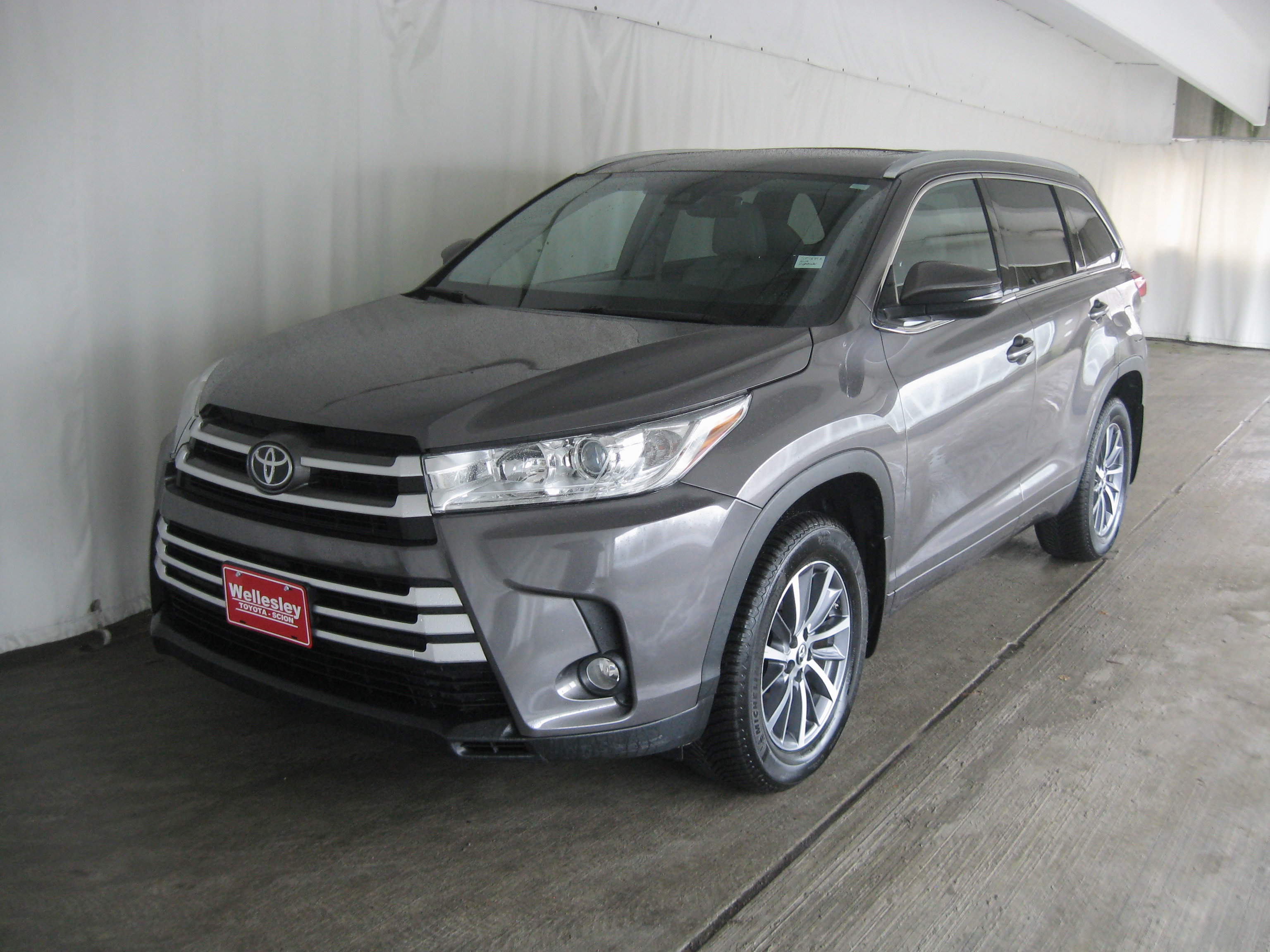 Used 2017 Toyota Highlander XLE image 23