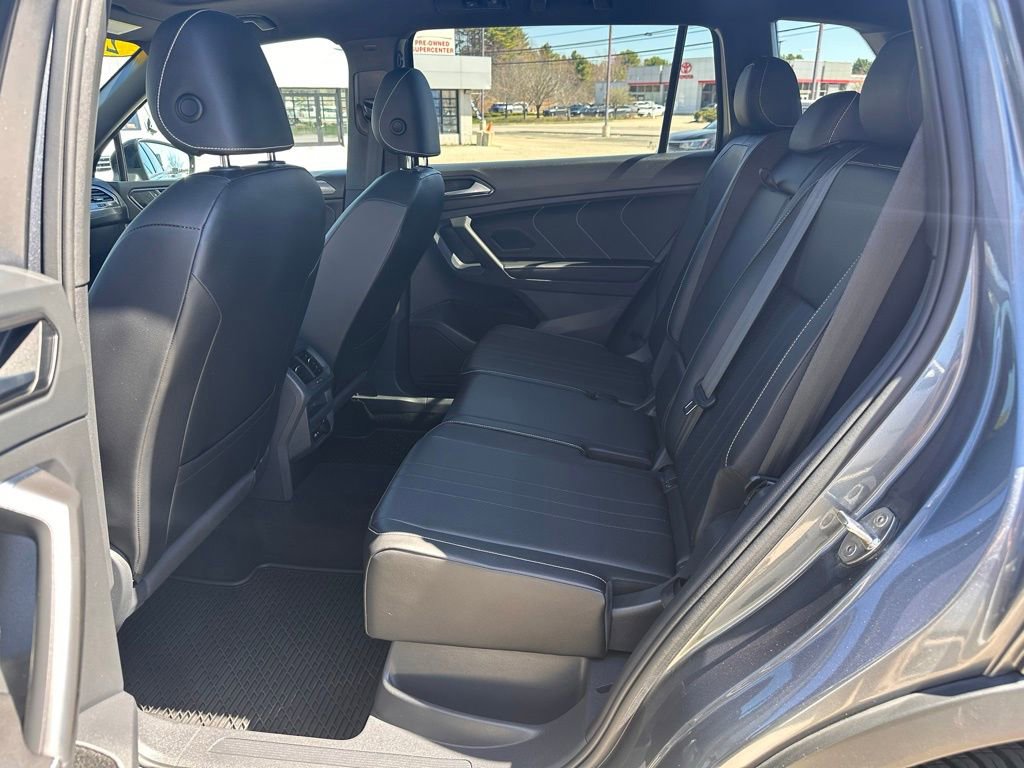 Used 2022 Volkswagen Tiguan SE R-Line AWD/4WD image 32