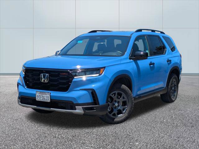 Certified 2025 Honda Pilot TrailSport image 1