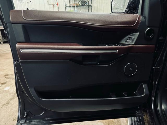 Used 2024 Ford Expedition Limited image 16