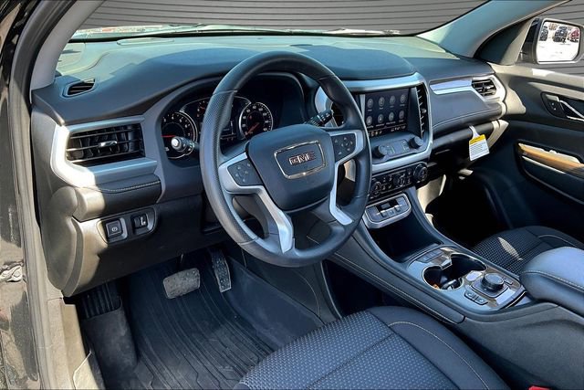 Used 2023 GMC Acadia SLE w/ Driver Convenience Package image 16