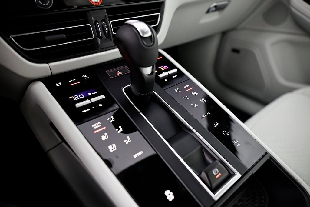 New 2026 Porsche Macan AWD/4WD image 38