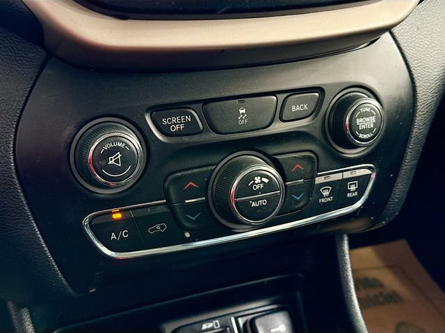 Used 2018 Jeep Cherokee Limited w/ Technology Group AWD/4WD image 17