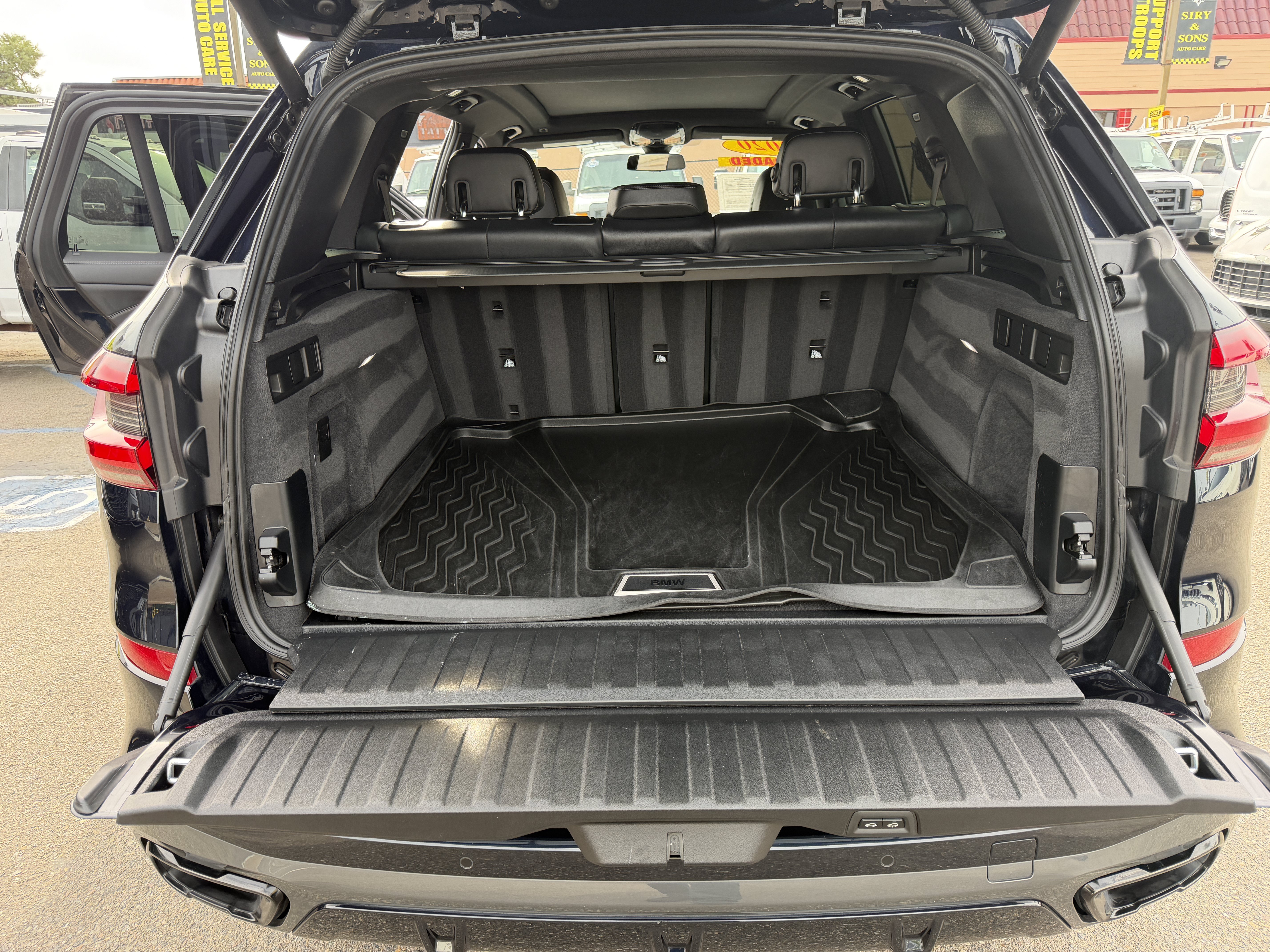 Used 2020 BMW X5 xDrive40i w/ M Sport Package AWD/4WD image 9