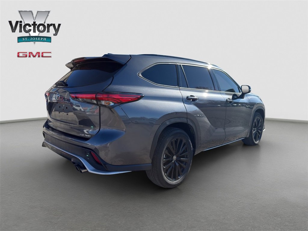 Used 2023 Toyota Highlander L image 11