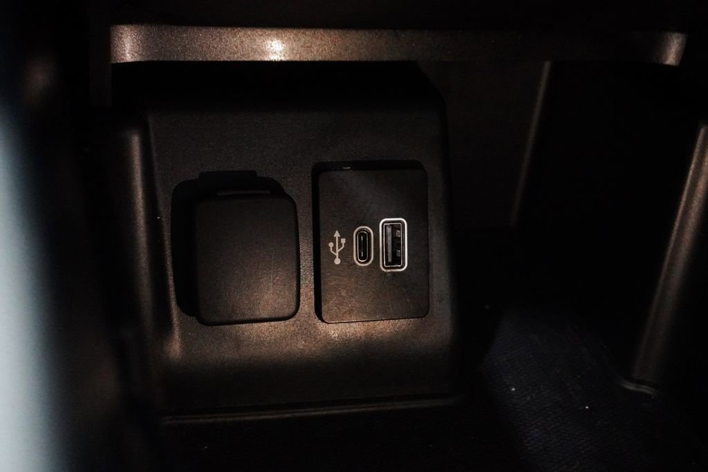 Used 2025 Ford Explorer ST-Line w/ ST-Line Street Pack image 24