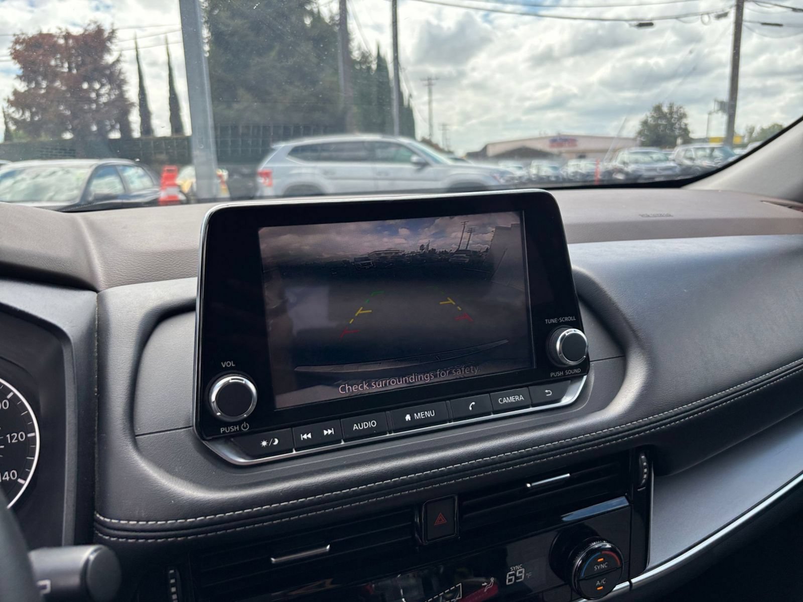 Used 2022 Nissan Rogue SV FWD image 20