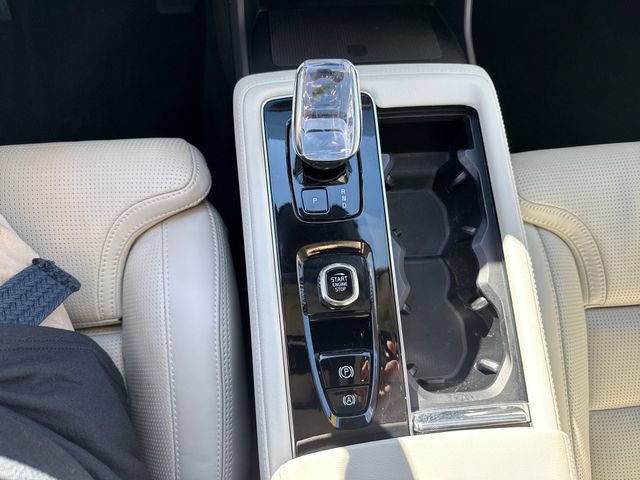 Certified 2025 Volvo XC90 B6 Ultra AWD/4WD image 26