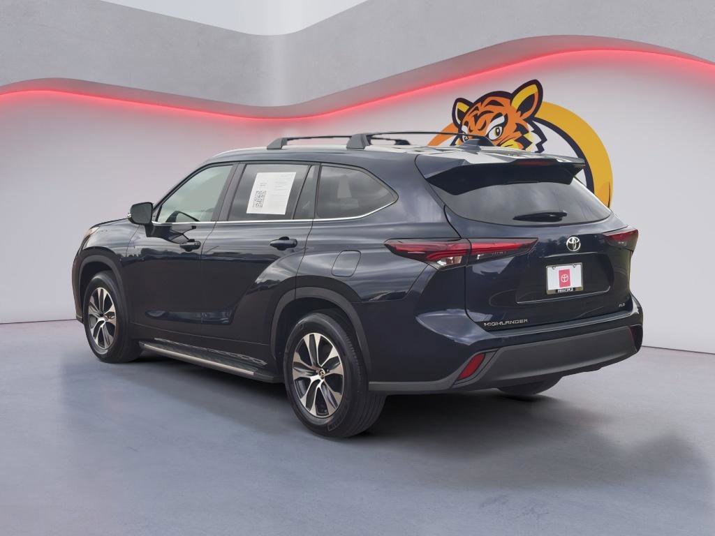 Used 2025 Toyota Highlander XLE image 7