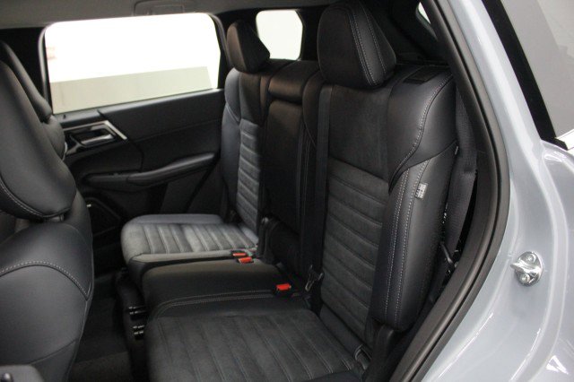 New 2026 Mitsubishi Outlander SE image 25