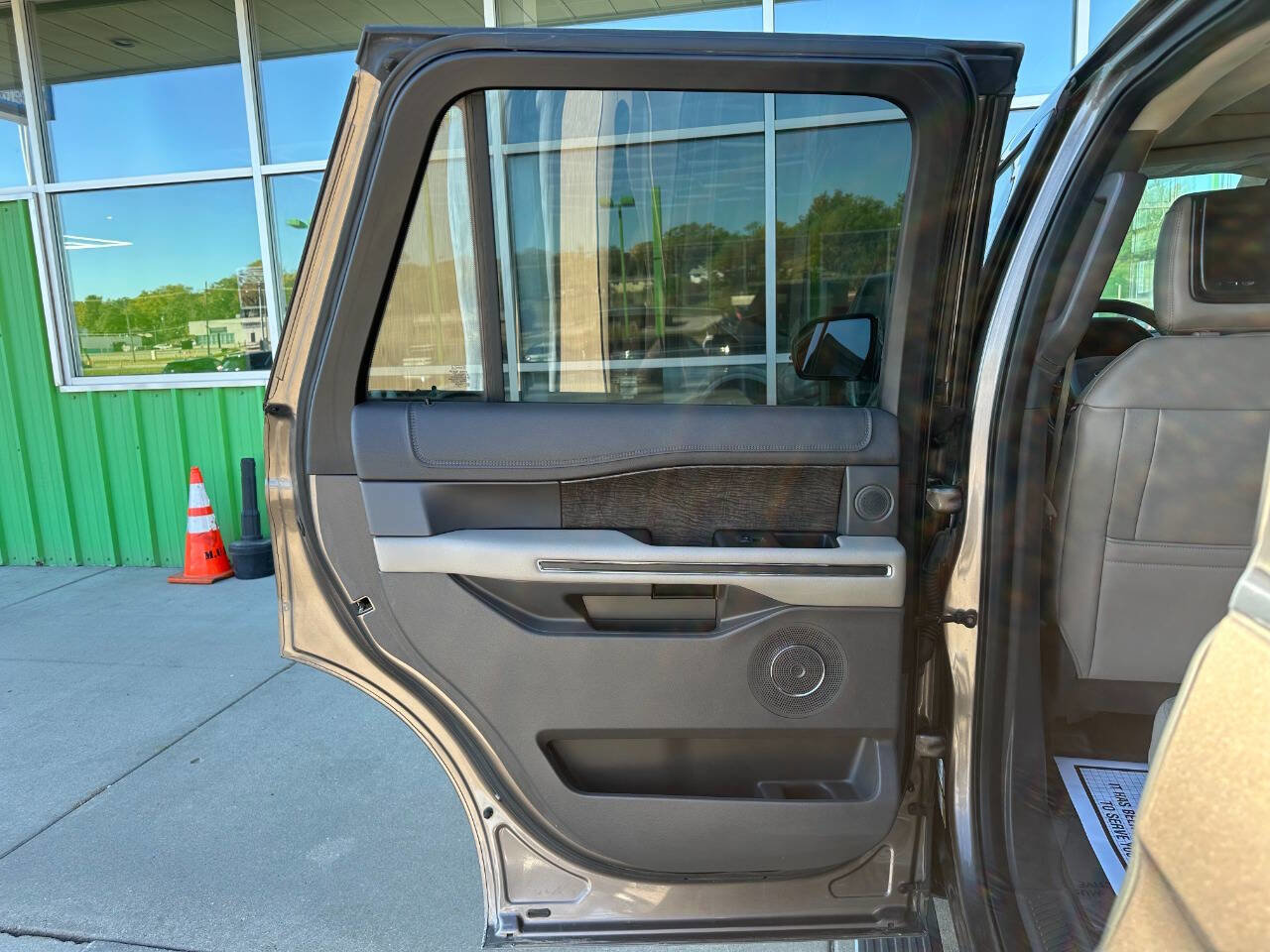 Used 2019 Ford Expedition Limited w/ Equipment Group 301A image 26