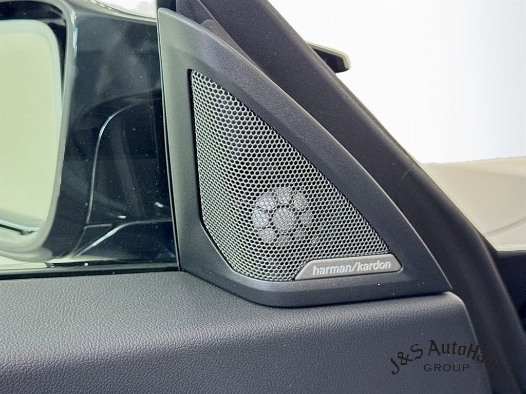 Used 2025 BMW M2 w/ Lighting Package RWD image 25