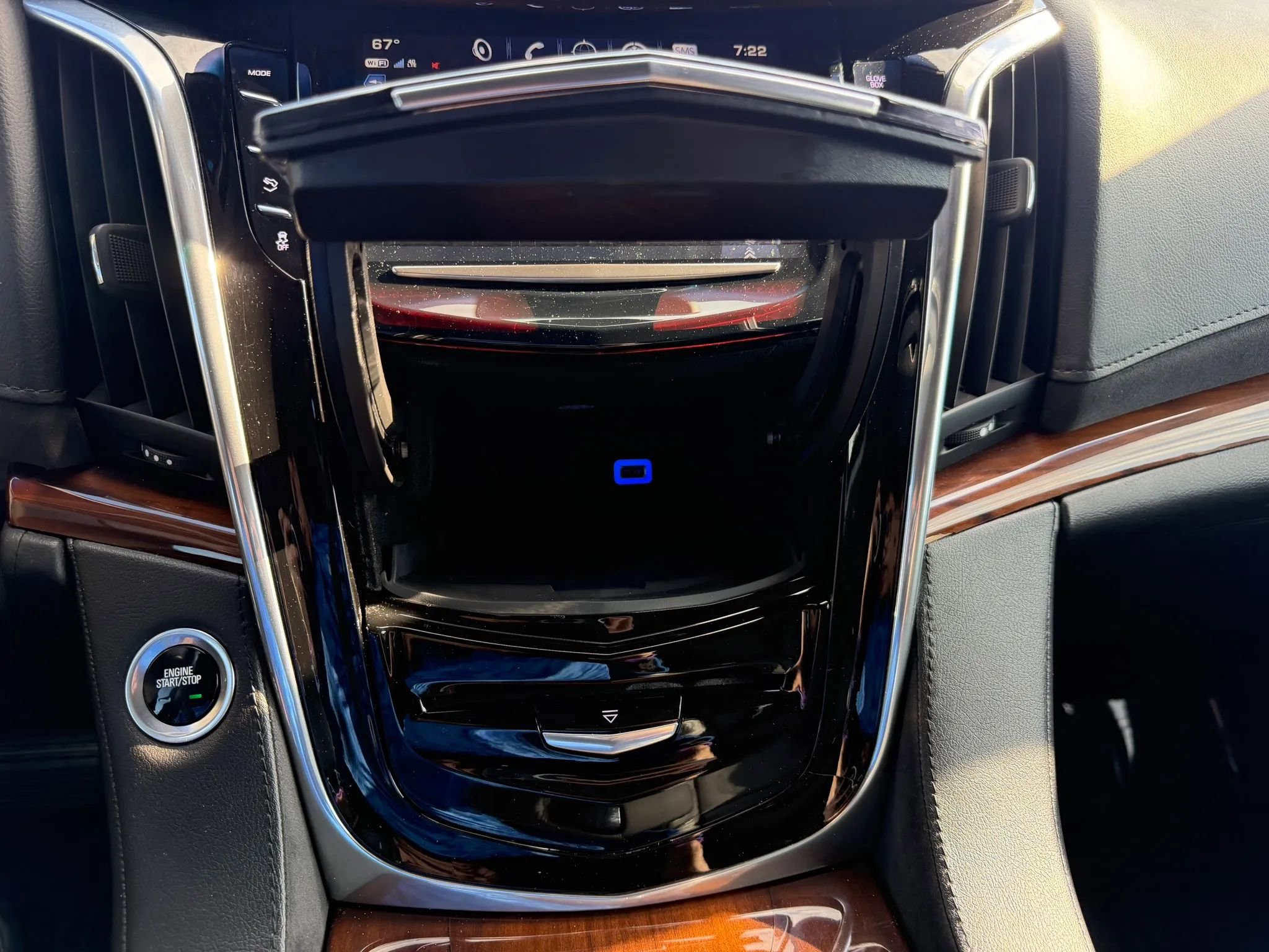 Used 2017 Cadillac Escalade Premium Luxury AWD/4WD image 22
