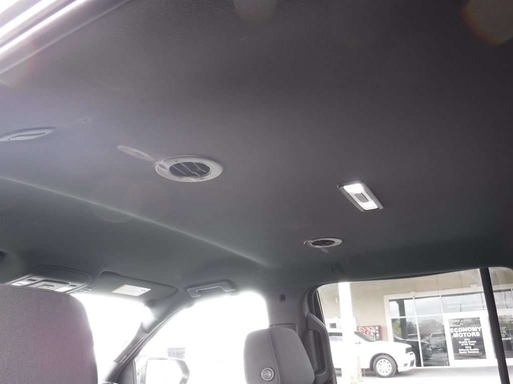 Used 2022 Chevrolet Tahoe LS RWD image 11