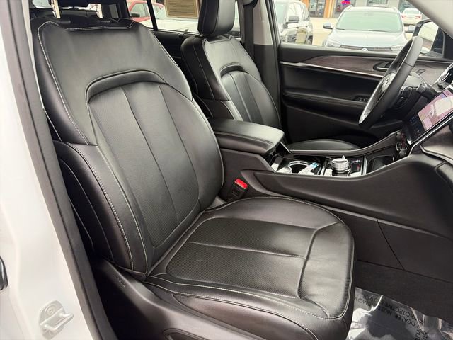 Used 2022 Jeep Grand Cherokee Limited 4xe w/ Luxury Tech Group II AWD/4WD image 39