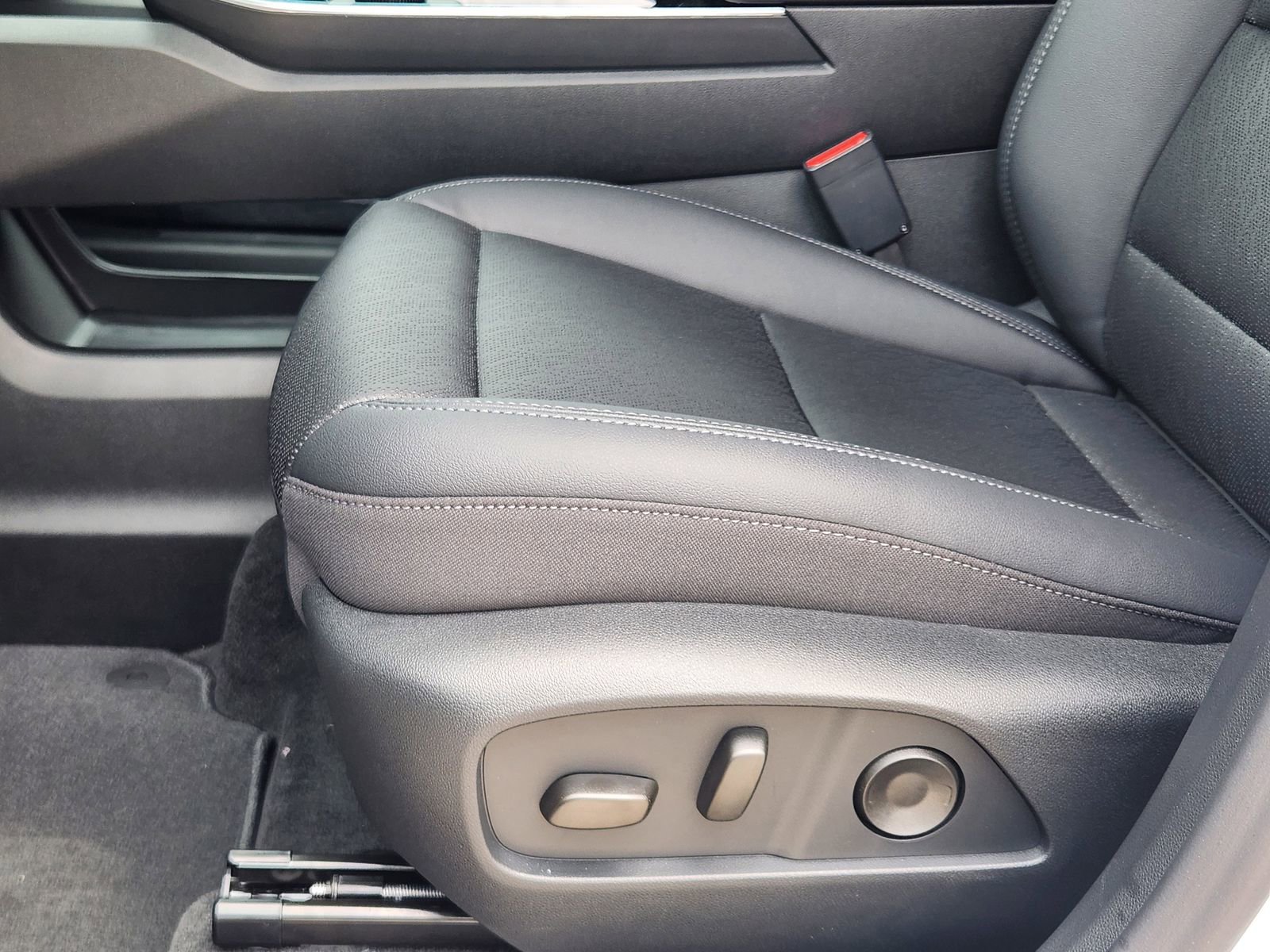 New 2026 Chevrolet Equinox LT w/ Convenience Package II FWD image 21