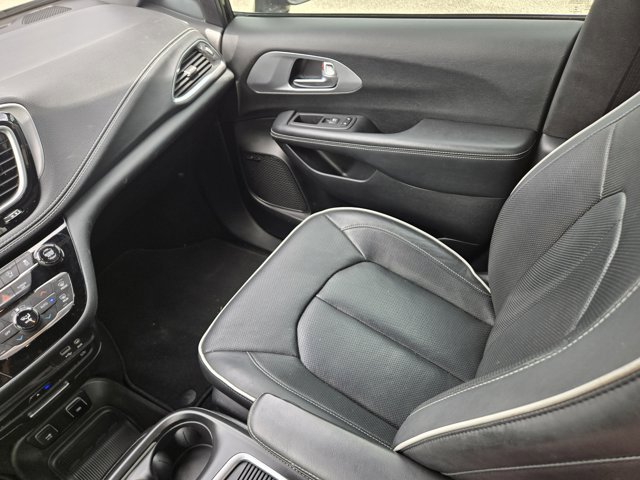 Used 2020 Chrysler Pacifica Limited w/ Advanced Safetytec Group image 22