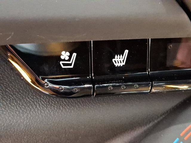 Certified 2020 Chevrolet Camaro LT w/ RS Package image 23