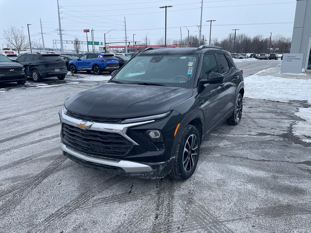 Used 2024 Chevrolet TrailBlazer LT AWD/4WD image 2