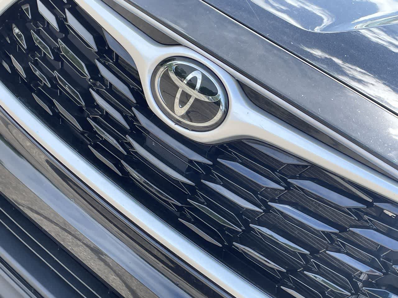 Used 2021 Toyota Highlander L AWD/4WD image 33