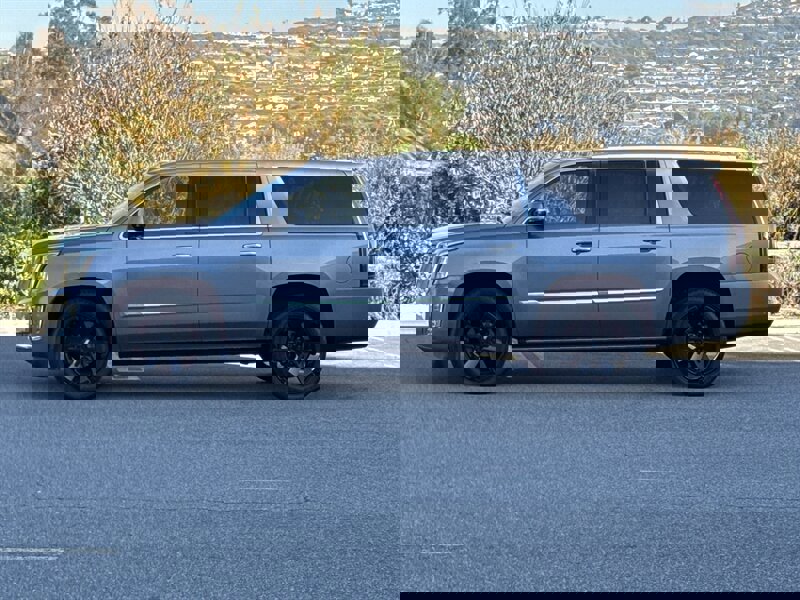 Used 2018 Cadillac Escalade ESV Platinum image 4