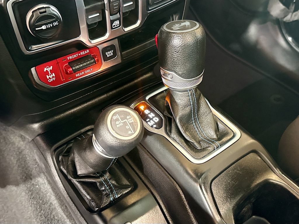 Used 2022 Jeep Wrangler Unlimited Rubicon 4xe AWD/4WD image 17