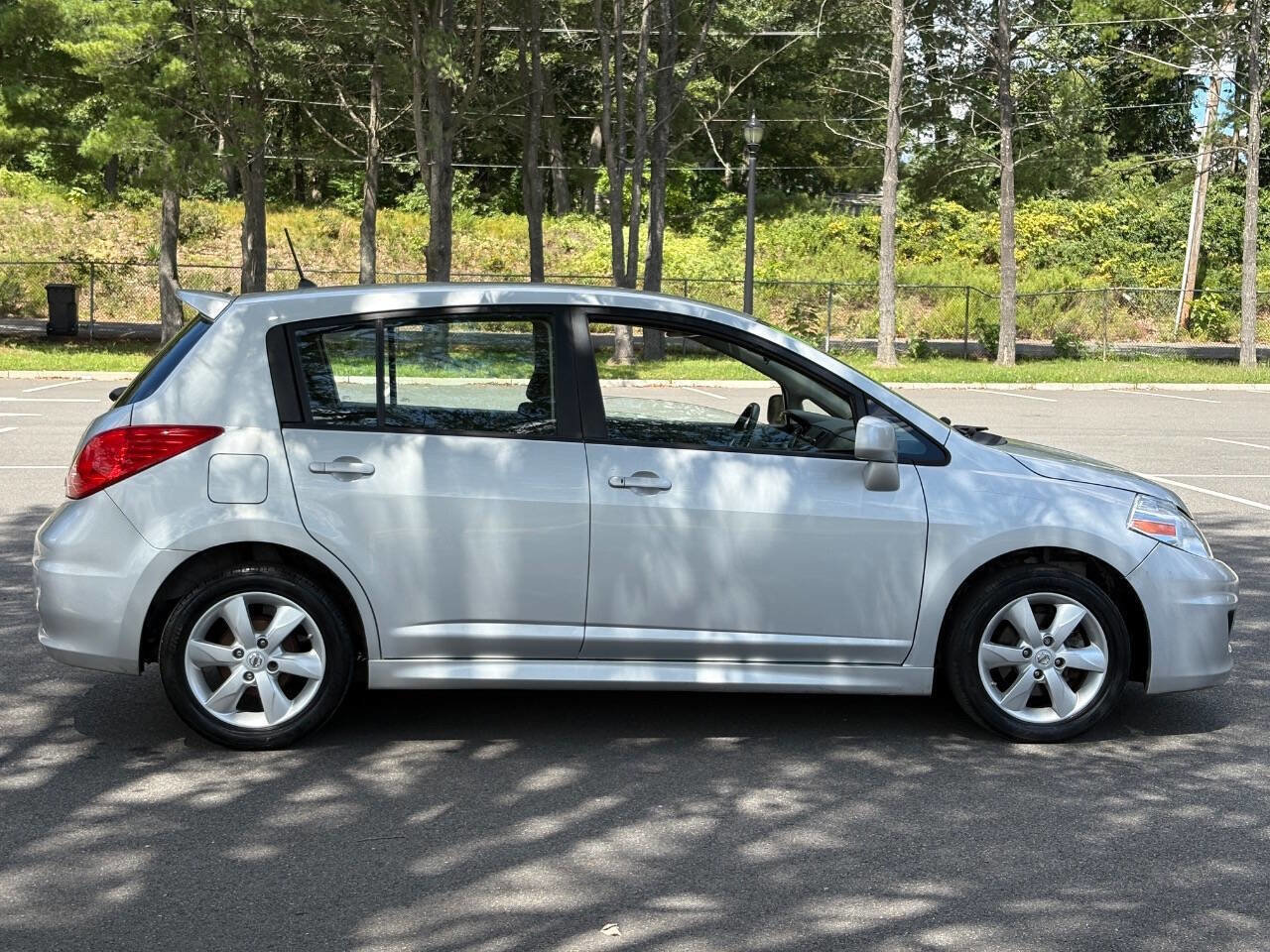 Used 2010 Nissan Versa SL w/ Premium Pkg image 5