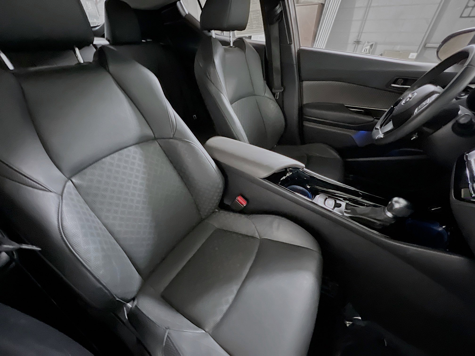 Used 2021 Toyota C-HR Limited image 31