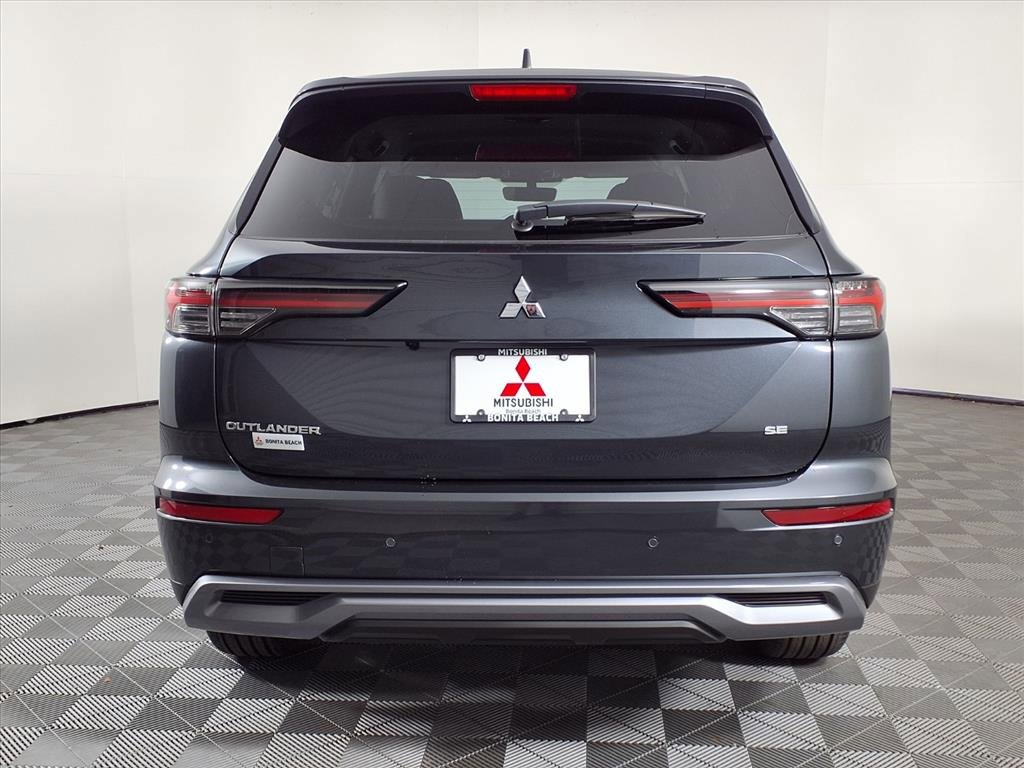 New 2025 Mitsubishi Outlander SE image 6