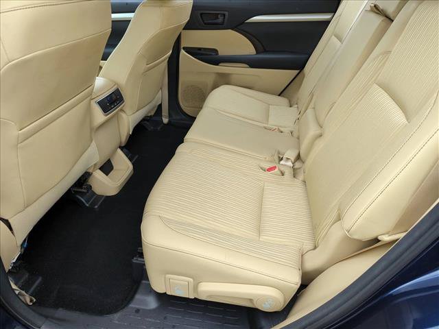 Used 2014 Toyota Highlander Plus FWD image 18