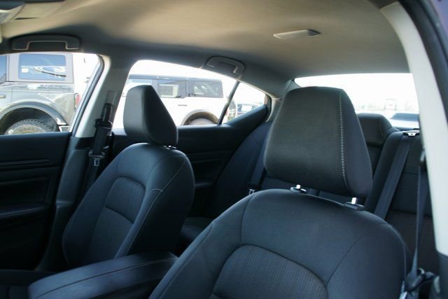 Used 2024 Nissan Altima 2.5 SV image 16