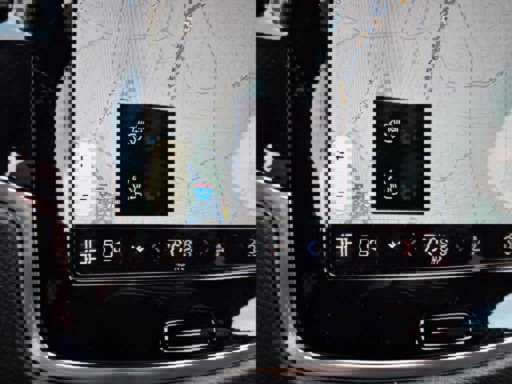 Certified 2025 Volvo XC90 B5 Plus image 13