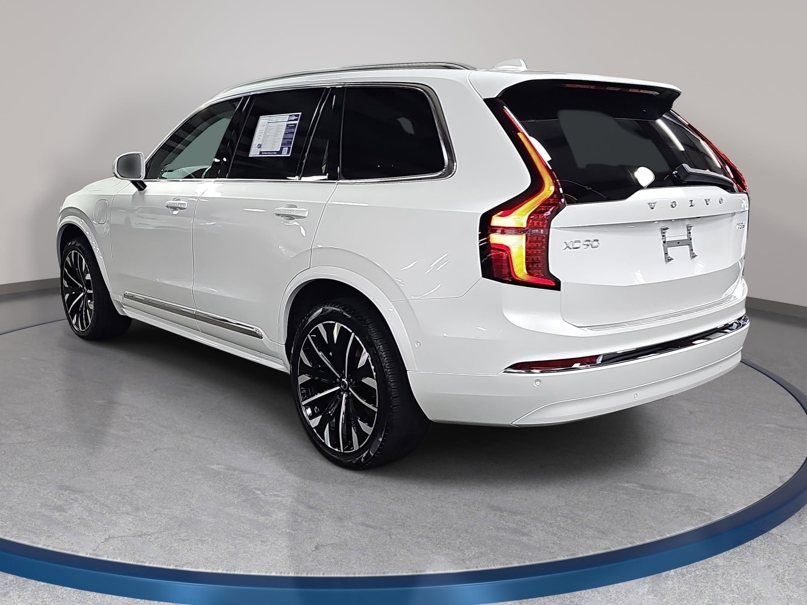 Used 2025 Volvo XC90 T8 Ultra w/ Protection Package Premier image 7