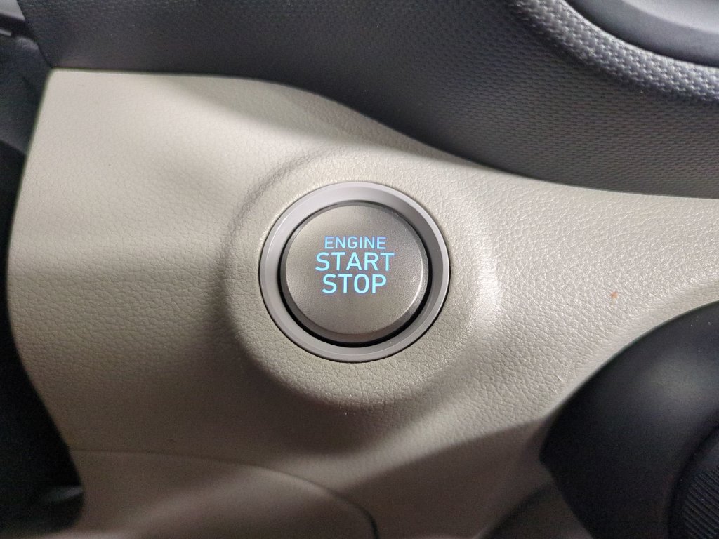 Used 2025 Hyundai Venue SEL FWD image 45