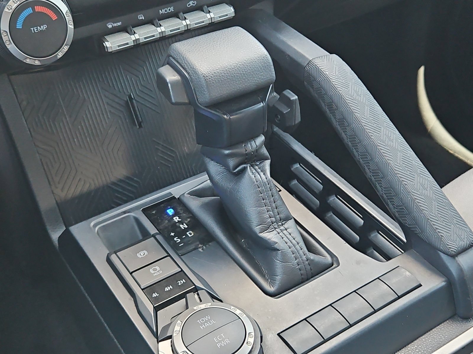 Certified 2025 Toyota Tacoma SR5 AWD/4WD image 18