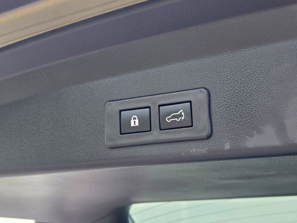 Used 2024 Subaru Ascent Limited w/ Technology Package image 16