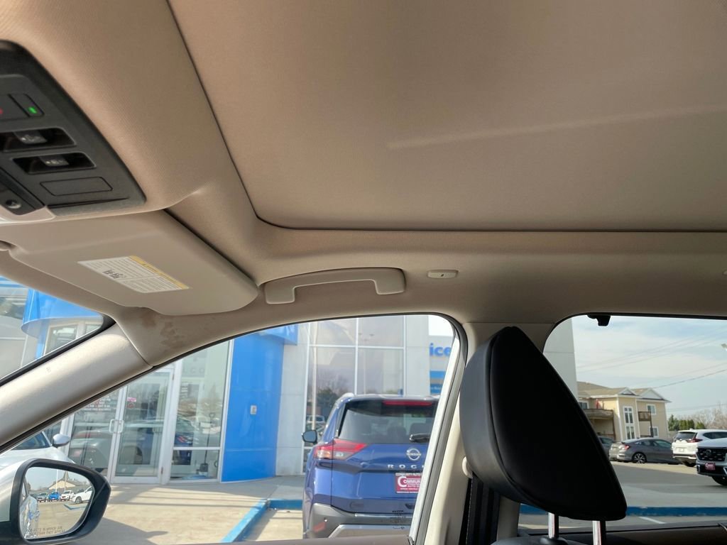 Used 2023 Nissan Rogue SV w/ SV Premium B Package image 22