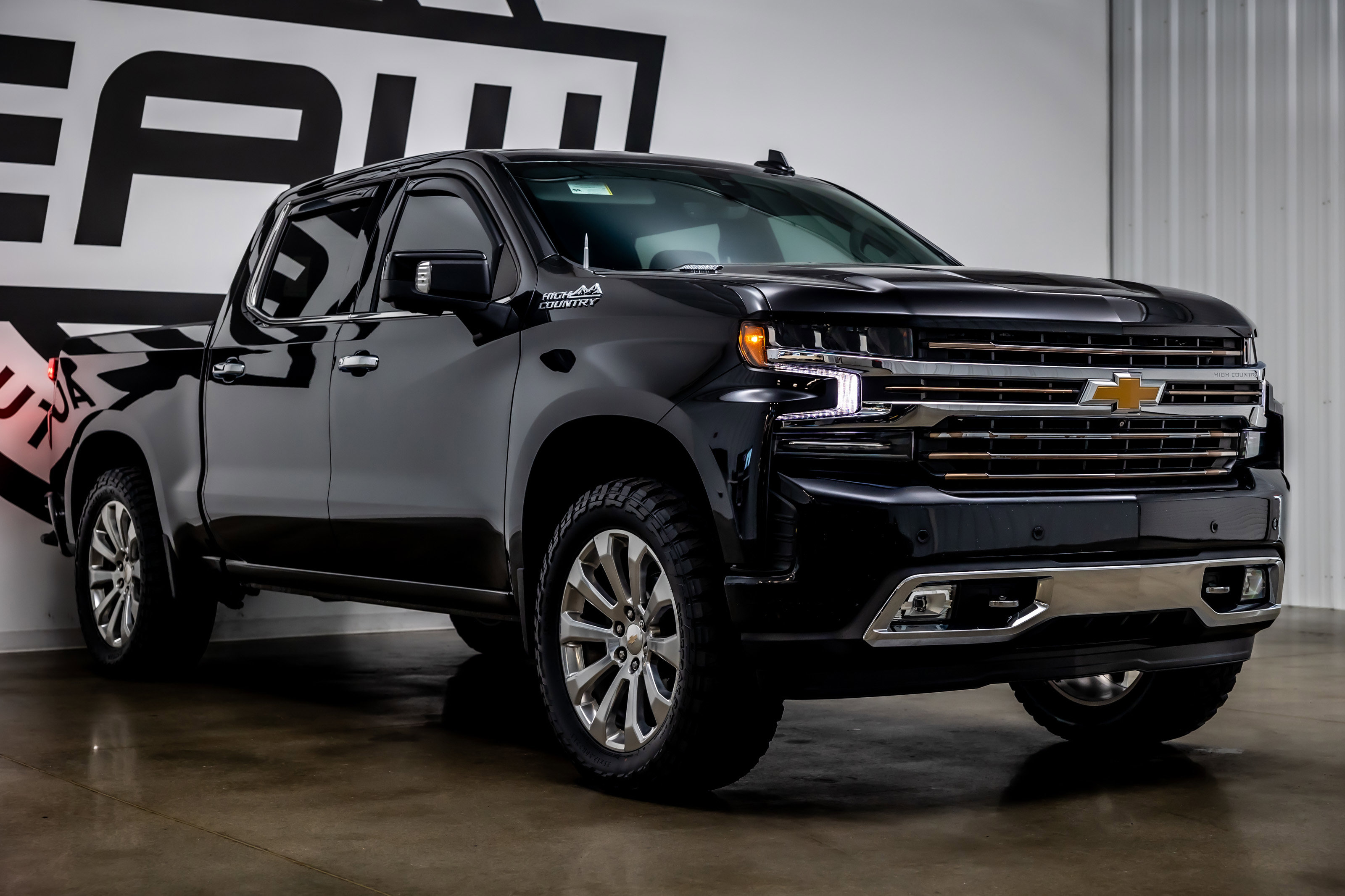 Used 2021 Chevrolet Silverado 1500 High Country w/ Technology Package image 28