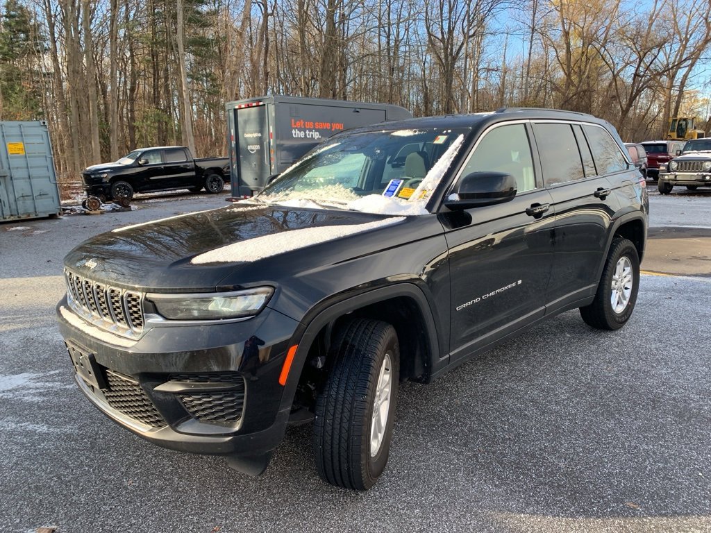 Used 2025 Jeep Grand Cherokee Laredo w/ Luxury Tech Group I image 4