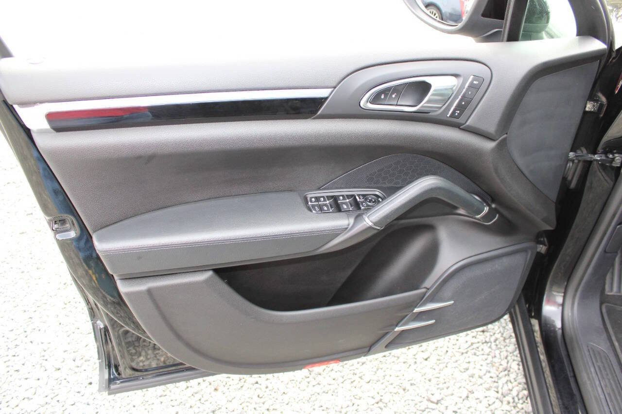 Used 2014 Porsche Cayenne image 22