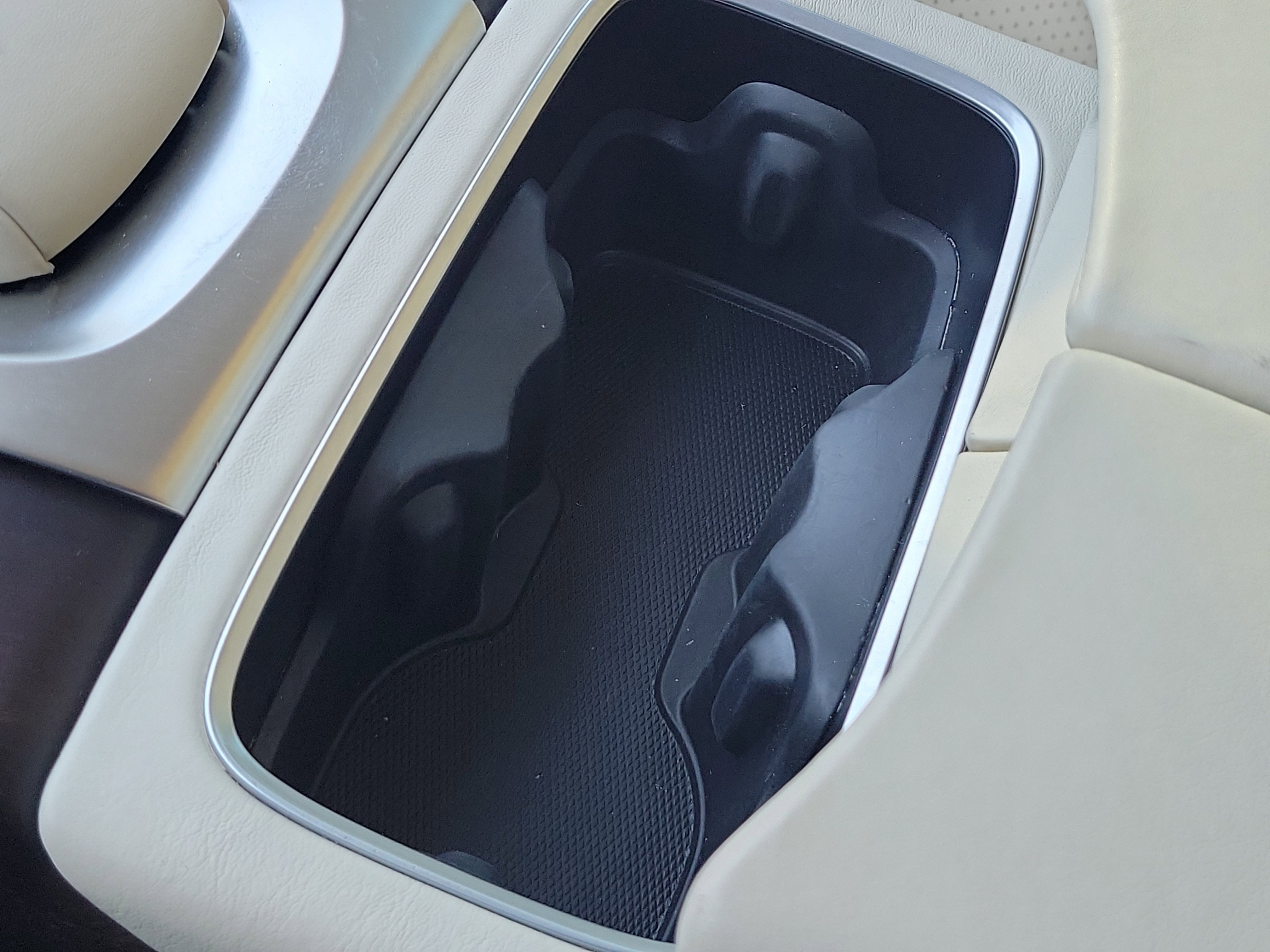 Used 2021 Aston Martin DBX image 34