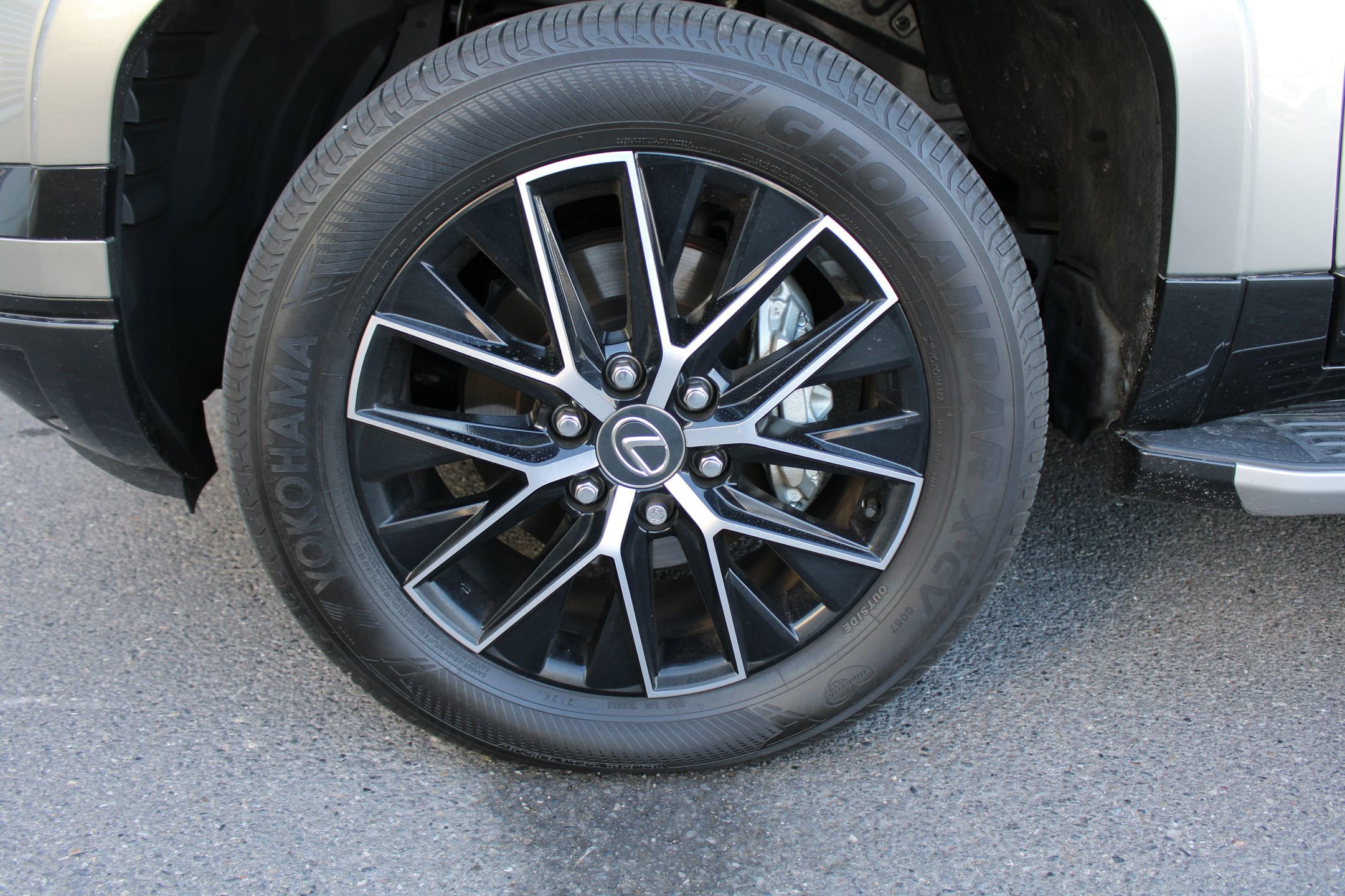 Used 2024 Lexus GX 550 image 32