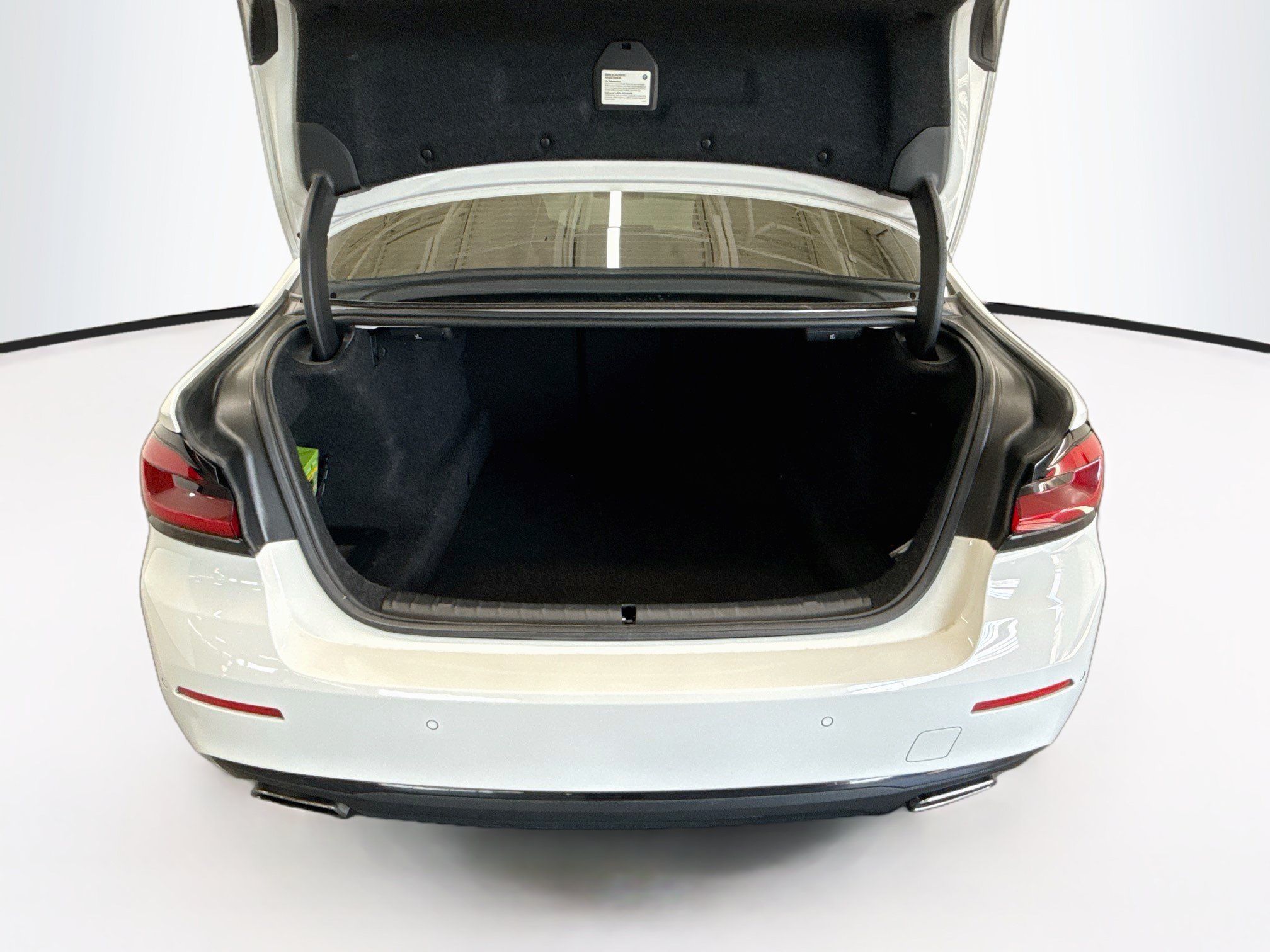 Used 2022 BMW 530i w/ Convenience Package RWD image 31