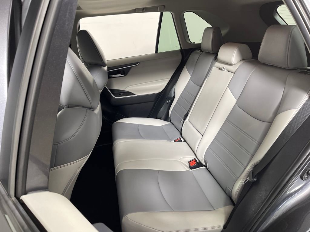 Used 2021 Toyota RAV4 XLE Premium image 13