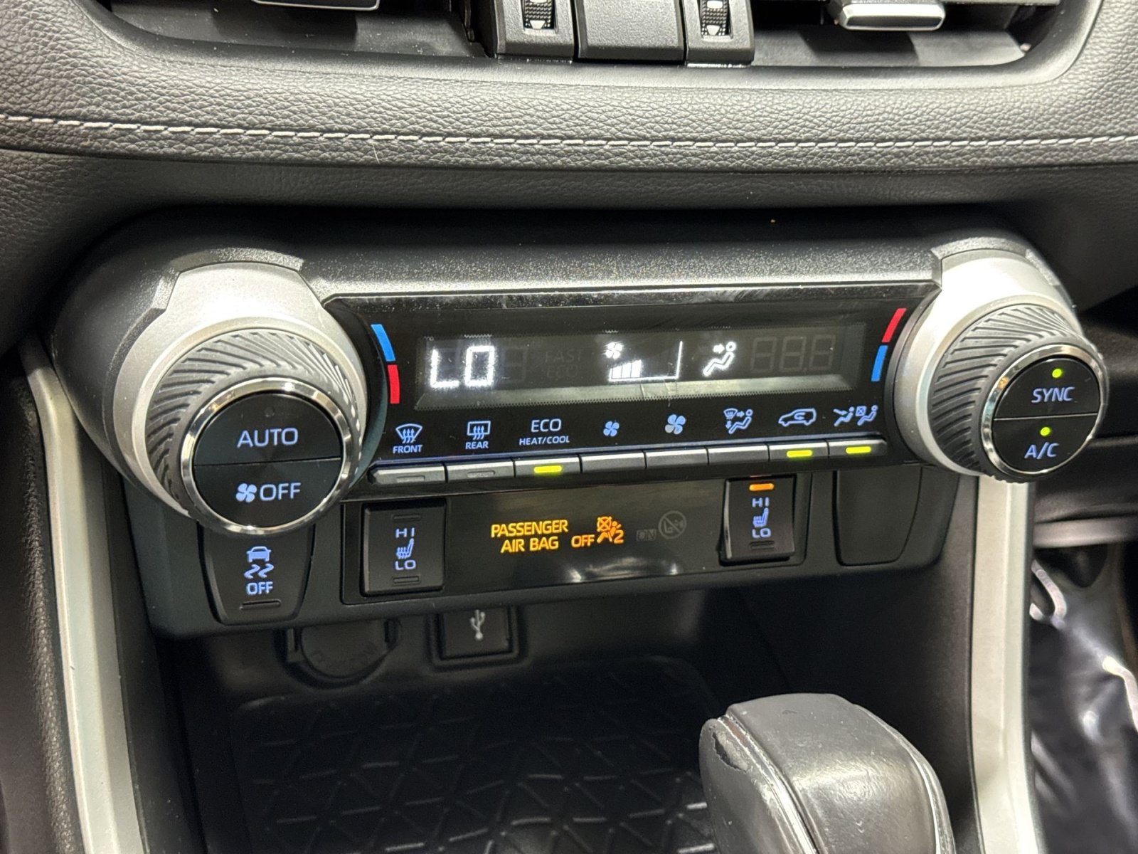Used 2021 Toyota RAV4 XLE Premium AWD/4WD image 33