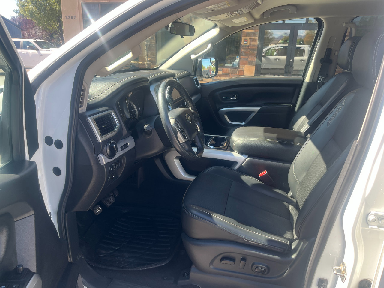 Used 2018 Nissan Titan PRO-4X image 4